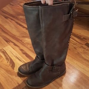 Tall brown boot with zip detail in back